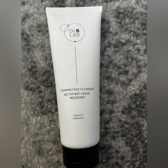 Dr. Brandt Other - Dr. Brandt Lab Foaming Face Cleanser w Vitamin E
Size: 150ml NIB (sealed)